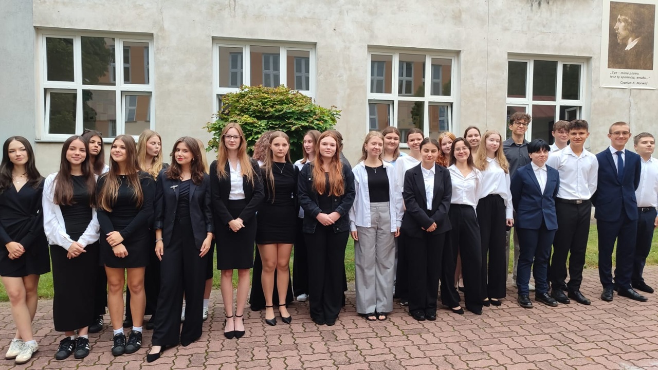 541313582_1199320748900003_2984775381289106108_n.jpg (302 KB)