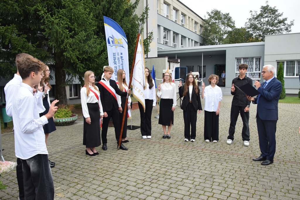 542075630_1199322605566484_4228079584274293443_n.jpg (312 KB)