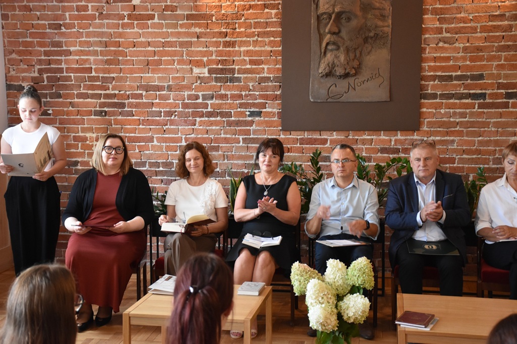 545922199_1207258931439518_168694205247802069_n.jpg (275 KB)