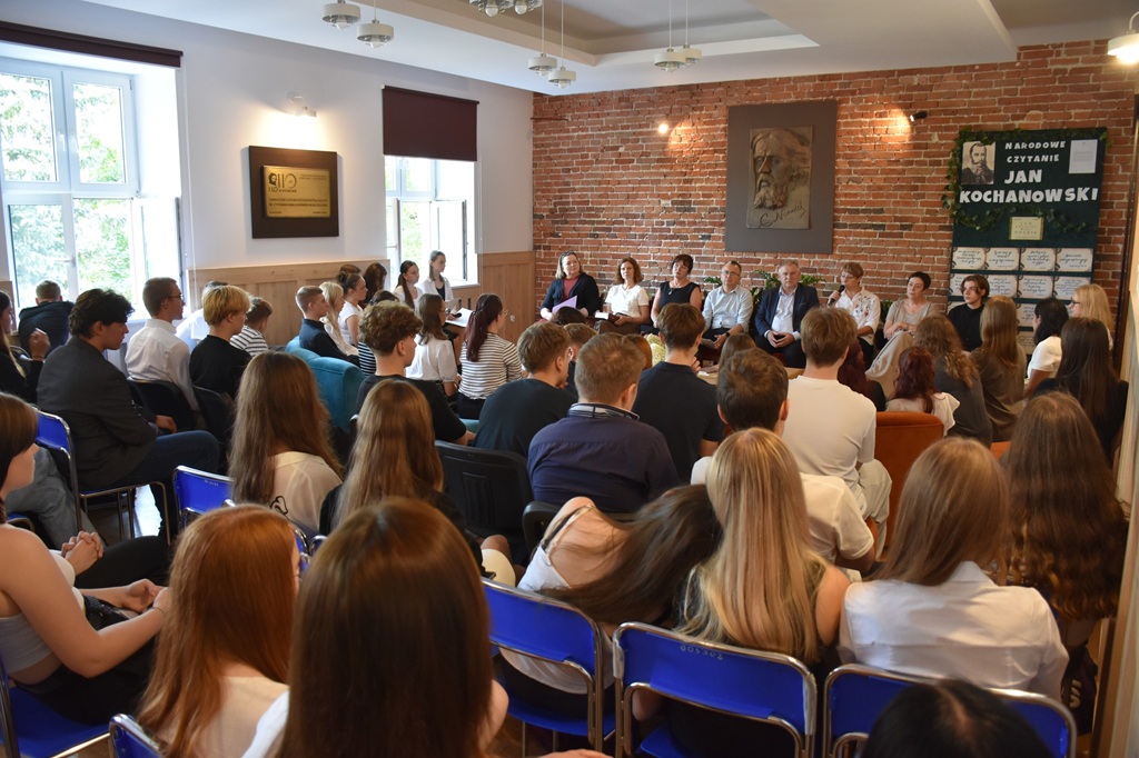 545948623_1207259668106111_2915677314696582851_n.jpg (237 KB)