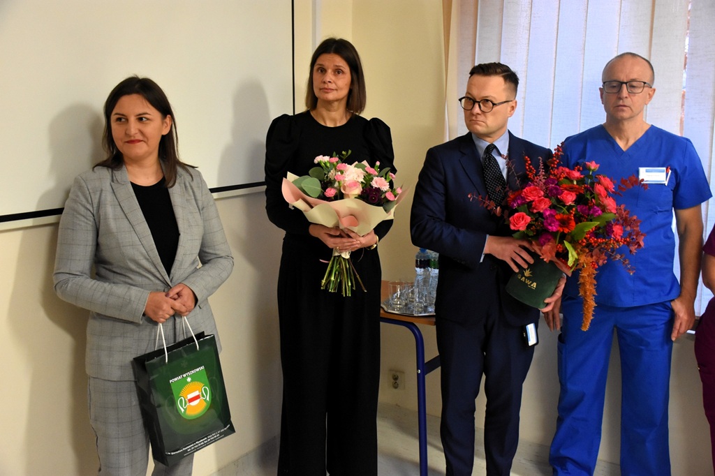 574235588_1254290666736344_363566498147601900_n.jpg (193 KB)