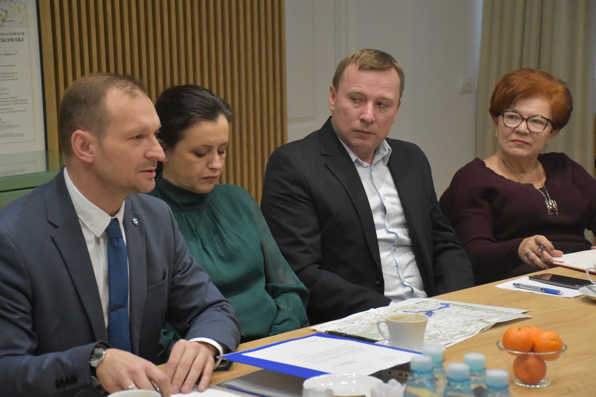 DSC_2403.JPG (273 KB)