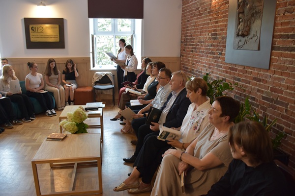 Ikona do artykułu: Narodowe Czytanie w I Liceum Ogólnokształcące im. Cypriana Kamila Norwida w Wyszkowie