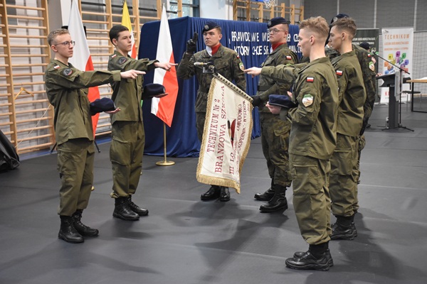 Ikona do artykułu: Uroczyste ślubowanie uczniów klas pierwszych w Centrum Edukacji Zawodowej i Ustawicznej „Kopernik”