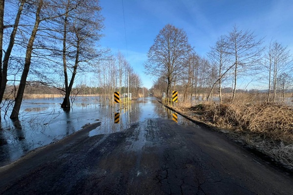 Ikona do artykułu: Droga Deskurów–Drogoszewo nieprzejezdna. Wysoki stan rzeki Bug.